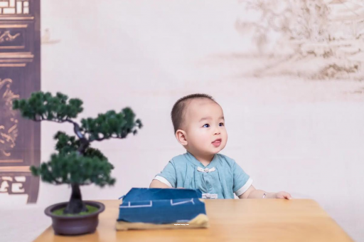 台湾宝宝眼屎多是什么原因 台湾宝宝眼屎多是什么原因